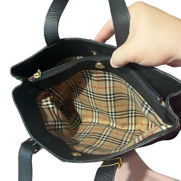 EUC Vintage Burberrys Black Pebbled Leather Bag with Nova Check Interior - Picture 3 of 9